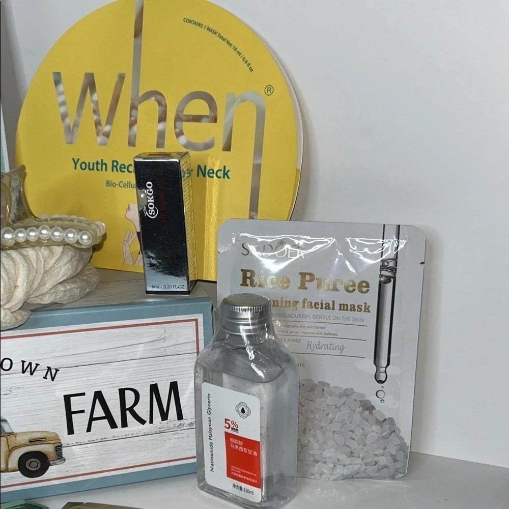 Mom’s Gift Set w/ Candle, Hair Accessories and Facial Products NWT Gift Box